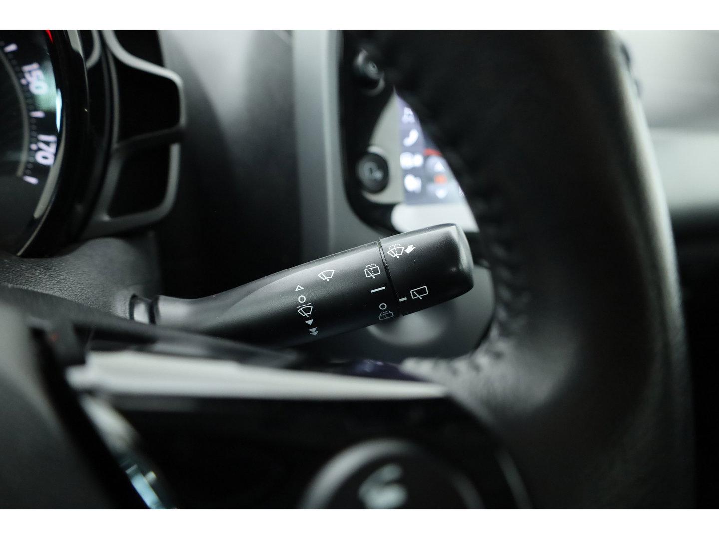 Toyota Aygo 1.0 VVT-i x-play | Rijklaar! | Apple CarPlay & Android Auto | All Season | Airco | DAB | Camera