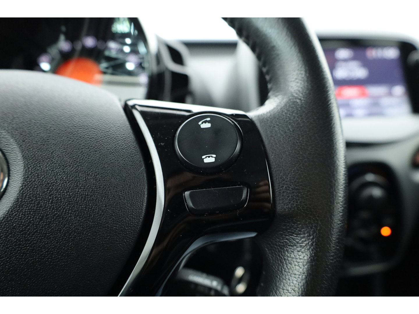 Toyota Aygo 1.0 VVT-i x-play | Rijklaar! | Apple CarPlay & Android Auto | All Season | Airco | DAB | Camera