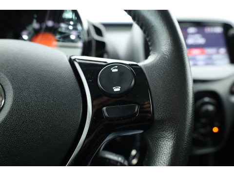 Toyota Aygo 1.0 VVT-i x-play | Rijklaar! | Apple CarPlay & Android Auto | All Season | Airco | DAB | Camera