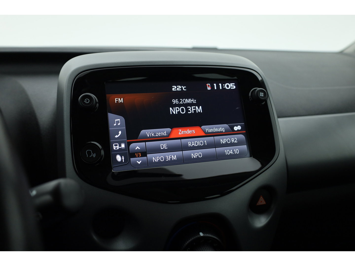 Toyota Aygo 1.0 VVT-i x-play | Rijklaar! | Apple CarPlay & Android Auto | All Season | Airco | DAB | Camera