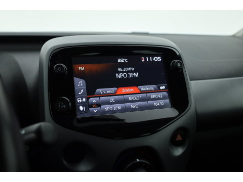 Toyota Aygo 1.0 VVT-i x-play | Rijklaar! | Apple CarPlay & Android Auto | All Season | Airco | DAB | Camera