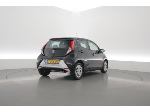 Toyota Aygo 1.0 VVT-i x-play | Rijklaar! | Apple CarPlay & Android Auto | All Season | Airco | DAB | Camera