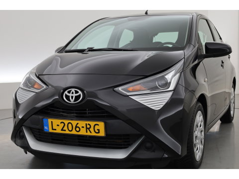 Toyota Aygo 1.0 VVT-i x-play | Rijklaar! | Apple CarPlay & Android Auto | All Season | Airco | DAB | Camera
