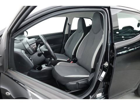 Toyota Aygo 1.0 VVT-i x-play | Rijklaar! | Apple CarPlay & Android Auto | All Season | Airco | DAB | Camera