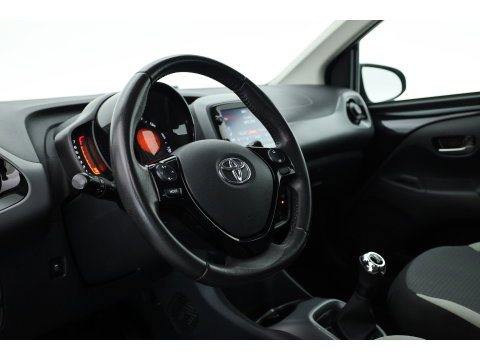 Toyota Aygo 1.0 VVT-i x-play | Rijklaar! | Apple CarPlay & Android Auto | All Season | Airco | DAB | Camera