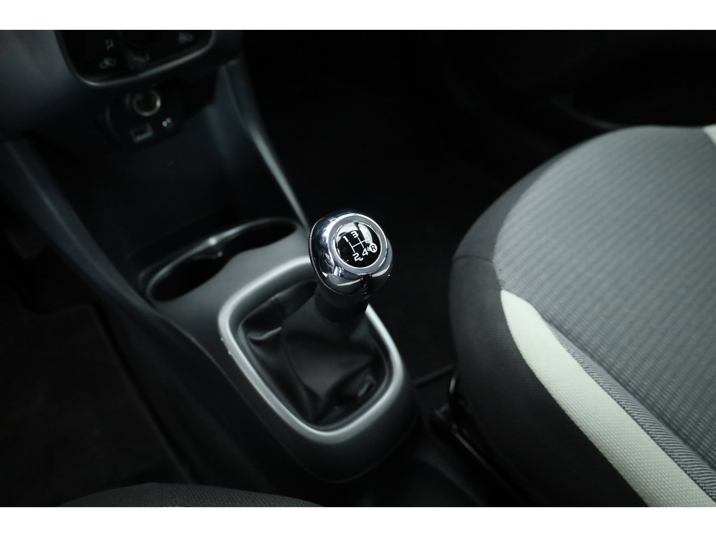Toyota Aygo 1.0 VVT-i x-play | Rijklaar! | Apple CarPlay & Android Auto | All Season | Airco | DAB | Camera