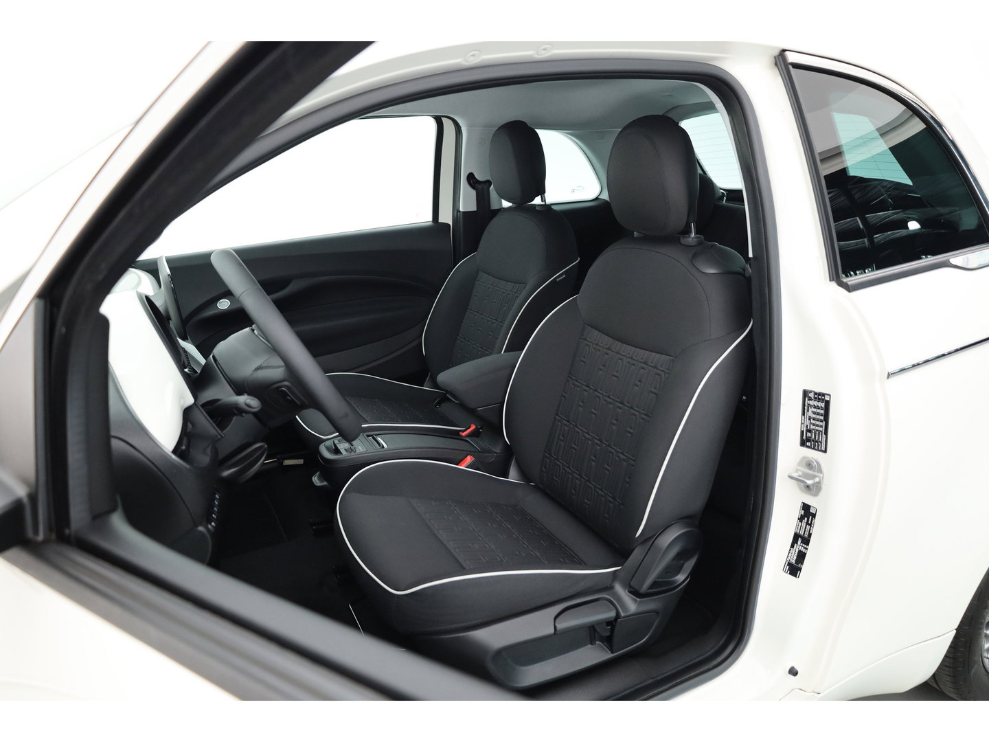 Fiat 500 42 kWh | Rijklaar! | Cruise Contr. | Keyless | Camera | Stoelverw. | Dodehoek | Apple CarPlay | PDC V+A