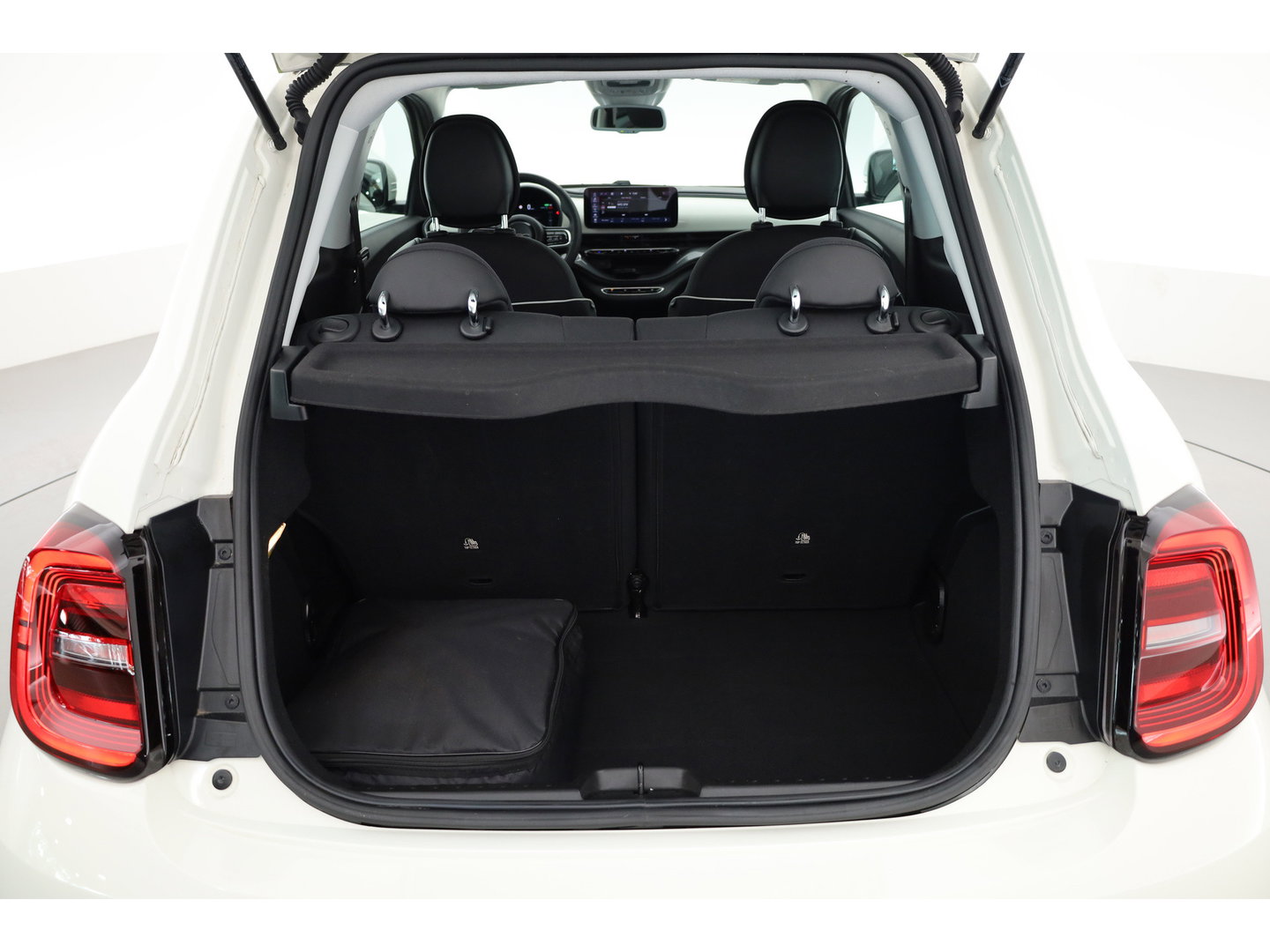 Fiat 500 42 kWh | Rijklaar! | Cruise Contr. | Keyless | Camera | Stoelverw. | Dodehoek | Apple CarPlay | PDC V+A