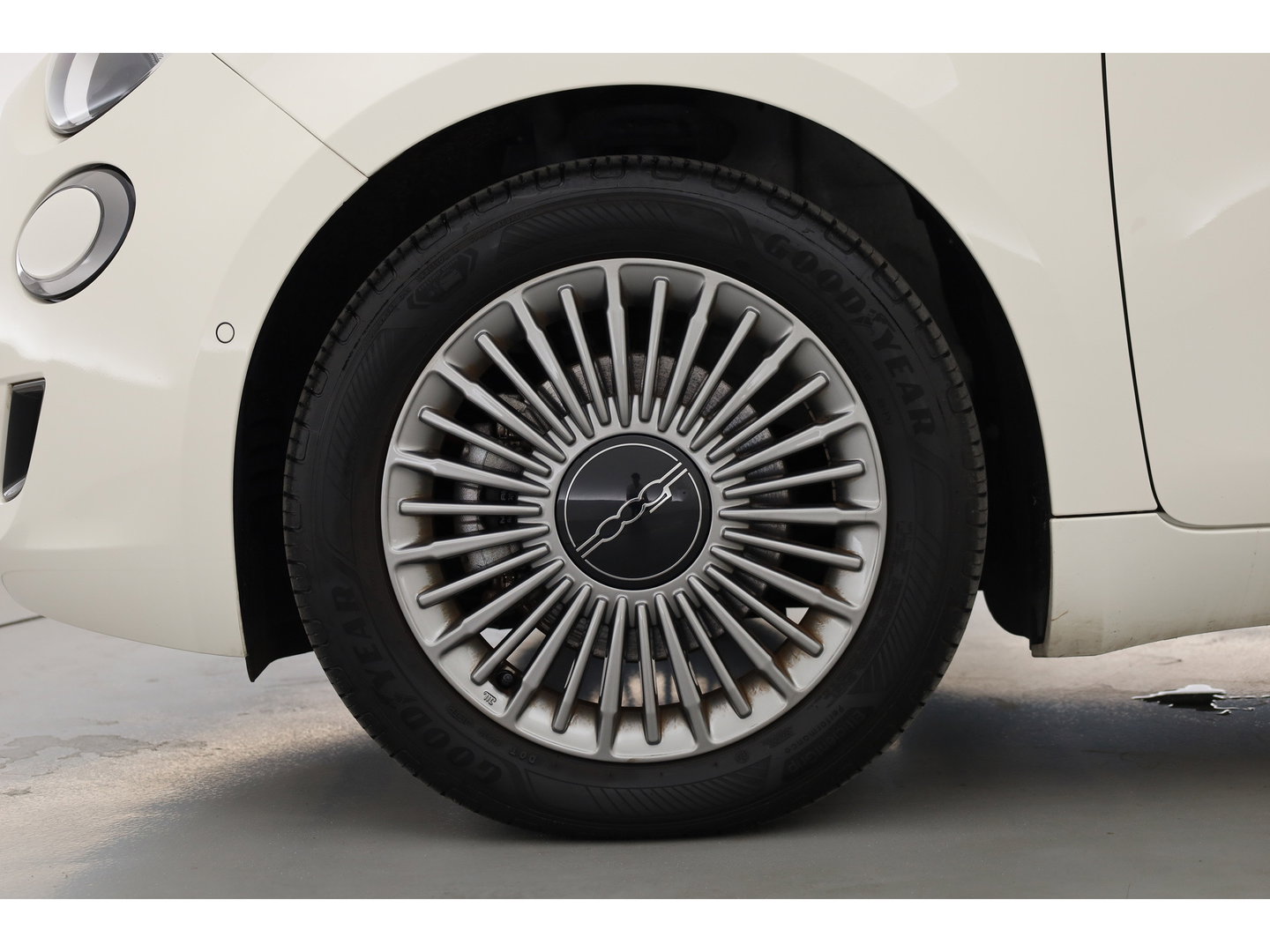Fiat 500 42 kWh | Rijklaar! | Cruise Contr. | Keyless | Camera | Stoelverw. | Dodehoek | Apple CarPlay | PDC V+A