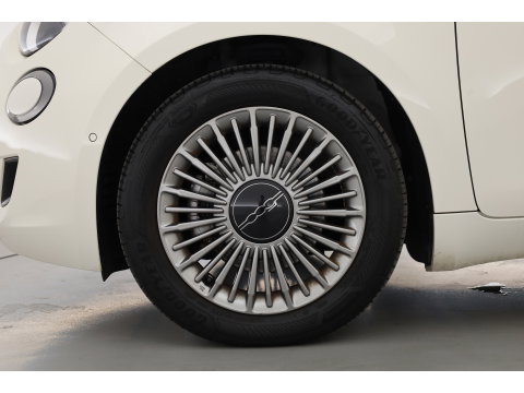 Fiat 500 42 kWh | Rijklaar! | Cruise Contr. | Keyless | Camera | Stoelverw. | Dodehoek | Apple CarPlay | PDC V+A