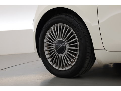 Fiat 500 42 kWh | Rijklaar! | Cruise Contr. | Keyless | Camera | Stoelverw. | Dodehoek | Apple CarPlay | PDC V+A