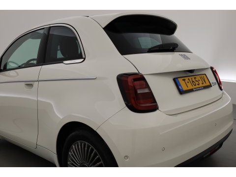 Fiat 500 42 kWh | Rijklaar! | Cruise Contr. | Keyless | Camera | Stoelverw. | Dodehoek | Apple CarPlay | PDC V+A