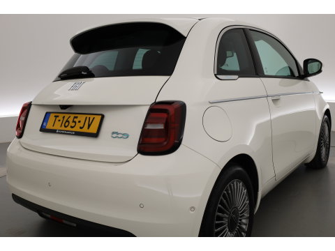 Fiat 500 42 kWh | Rijklaar! | Cruise Contr. | Keyless | Camera | Stoelverw. | Dodehoek | Apple CarPlay | PDC V+A