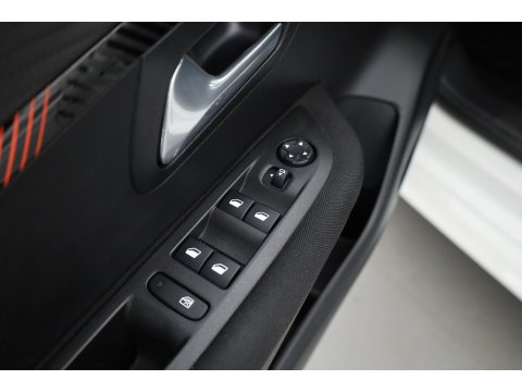 Peugeot 208 1.2 PureTech Active Pack | Rijklaar! | Cruise Control | PDC+A | Apple CarPlay | All Season | Stoelverw. | 16''