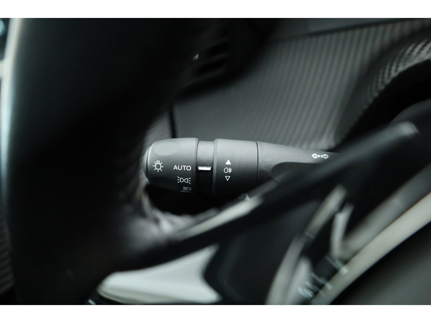 Peugeot 208 1.2 PureTech Active Pack | Rijklaar! | Cruise Control | PDC+A | Apple CarPlay | All Season | Stoelverw. | 16''