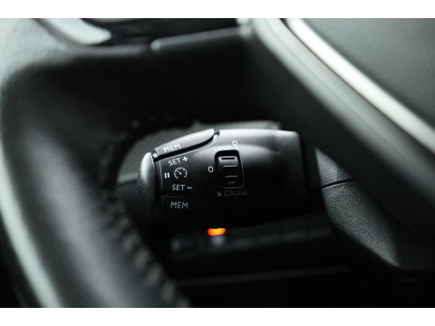 Peugeot 208 1.2 PureTech Active Pack | Rijklaar! | Cruise Control | PDC+A | Apple CarPlay | All Season | Stoelverw. | 16''