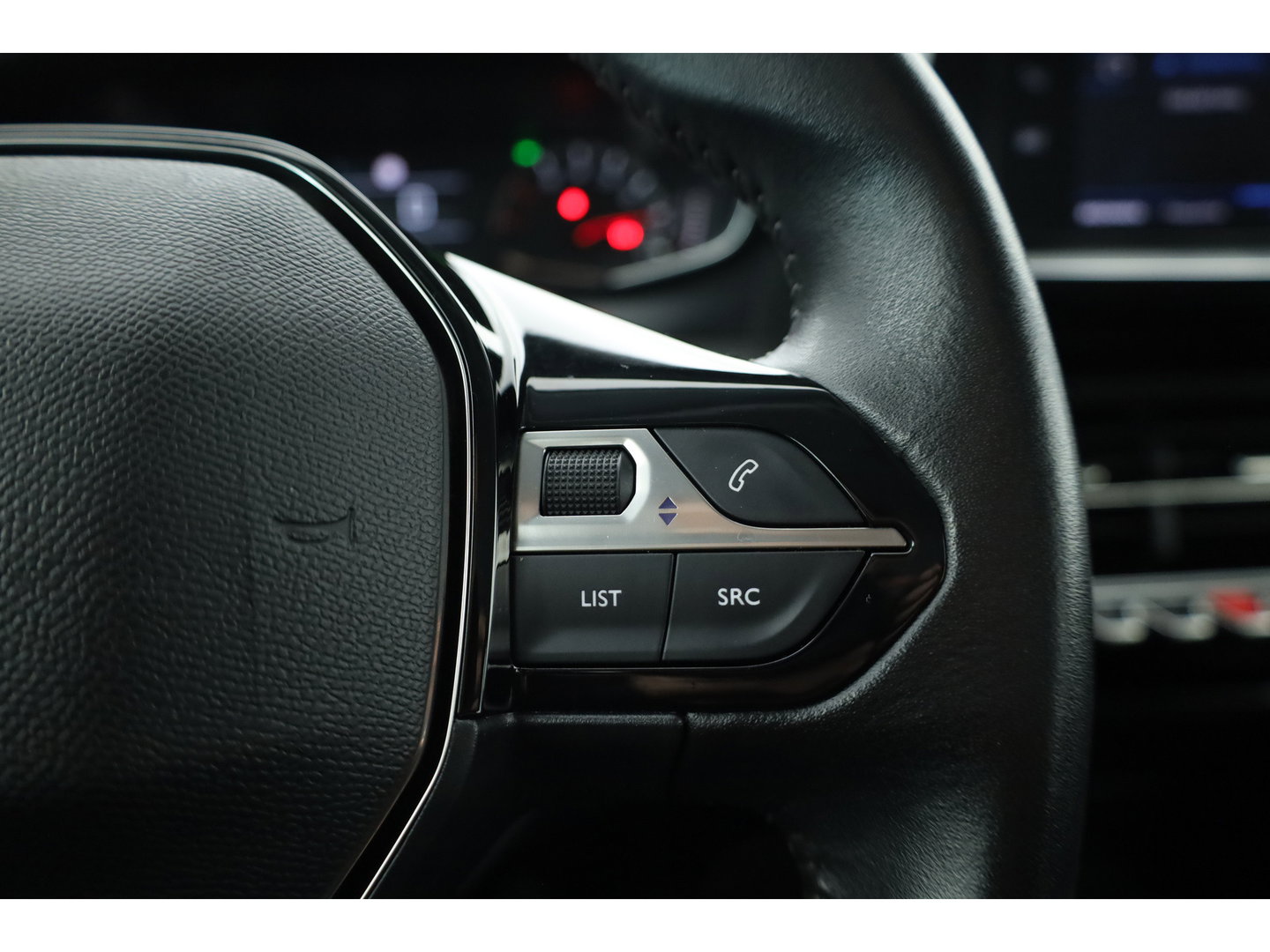 Peugeot 208 1.2 PureTech Active Pack | Rijklaar! | Cruise Control | PDC+A | Apple CarPlay | All Season | Stoelverw. | 16''