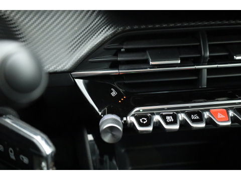 Peugeot 208 1.2 PureTech Active Pack | Rijklaar! | Cruise Control | PDC+A | Apple CarPlay | All Season | Stoelverw. | 16''