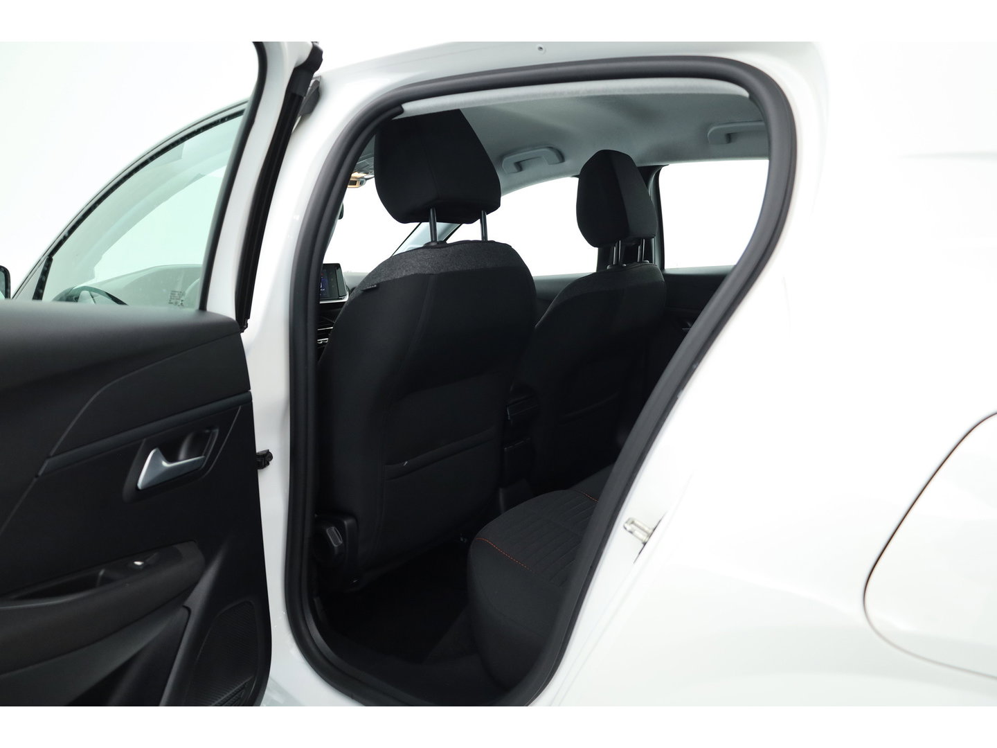 Peugeot 208 1.2 PureTech Active Pack | Rijklaar! | Cruise Control | PDC+A | Apple CarPlay | All Season | Stoelverw. | 16''