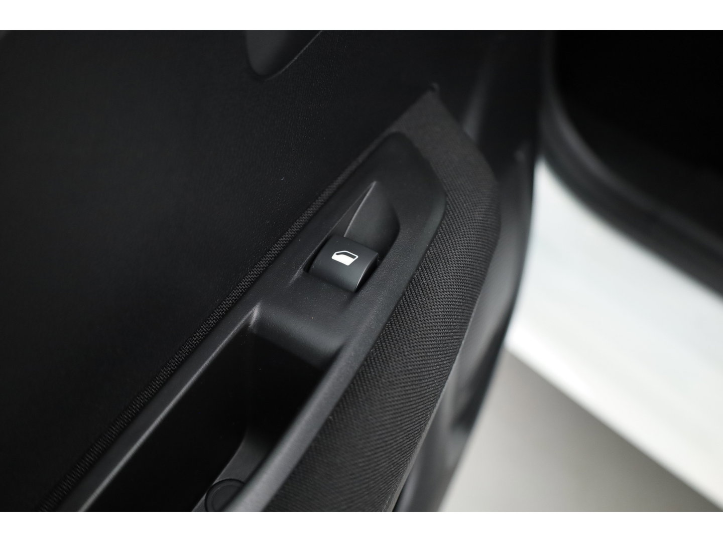 Peugeot 208 1.2 PureTech Active Pack | Rijklaar! | Cruise Control | PDC+A | Apple CarPlay | All Season | Stoelverw. | 16''
