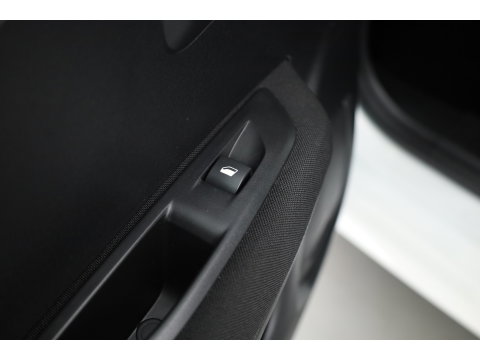 Peugeot 208 1.2 PureTech Active Pack | Rijklaar! | Cruise Control | PDC+A | Apple CarPlay | All Season | Stoelverw. | 16''