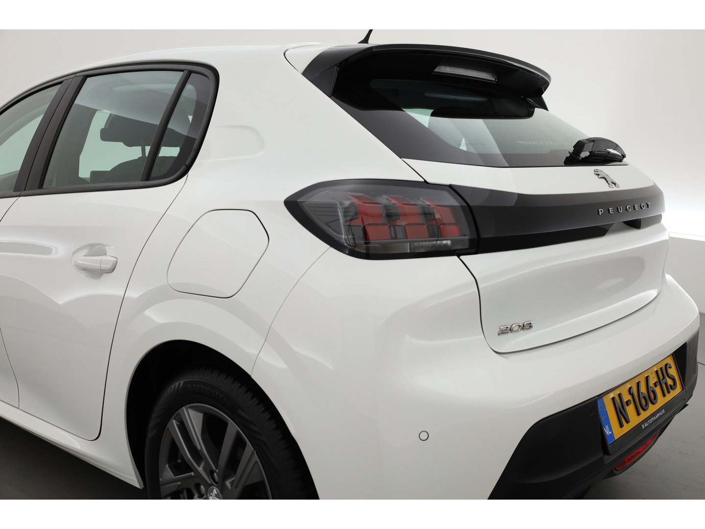 Peugeot 208 1.2 PureTech Active Pack | Rijklaar! | Cruise Control | PDC+A | Apple CarPlay | All Season | Stoelverw. | 16''