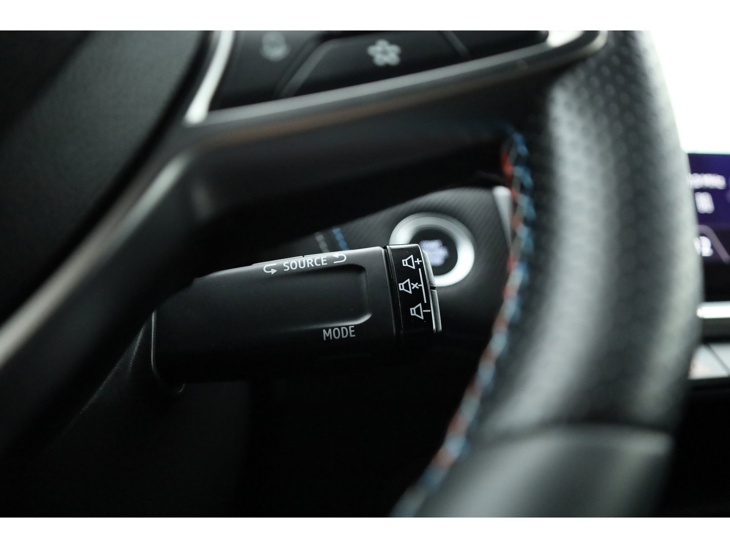 Renault Captur 1.6 E-Tech full hybrid 145 esprit Alpine | Rijklaar! | Adapt. Cruise | Camera | Google Maps | Apple CarPlay | Stuurverw. | Keyless | 19''