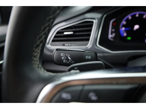 Volkswagen T-Roc 1.5 TSI Sport Business R | Rijklaar! | Pano | Trekhaak | Camera | Adapt. Cruise | Stoelverw. | Apple CarPlay | 19''