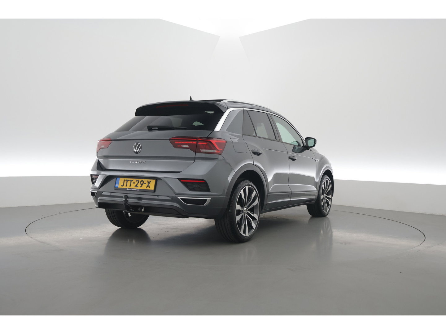 Volkswagen T-Roc 1.5 TSI Sport Business R | Rijklaar! | Pano | Trekhaak | Camera | Adapt. Cruise | Stoelverw. | Apple CarPlay | 19''