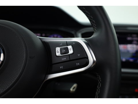 Volkswagen T-Roc 1.5 TSI Sport Business R | Rijklaar! | Pano | Trekhaak | Camera | Adapt. Cruise | Stoelverw. | Apple CarPlay | 19''