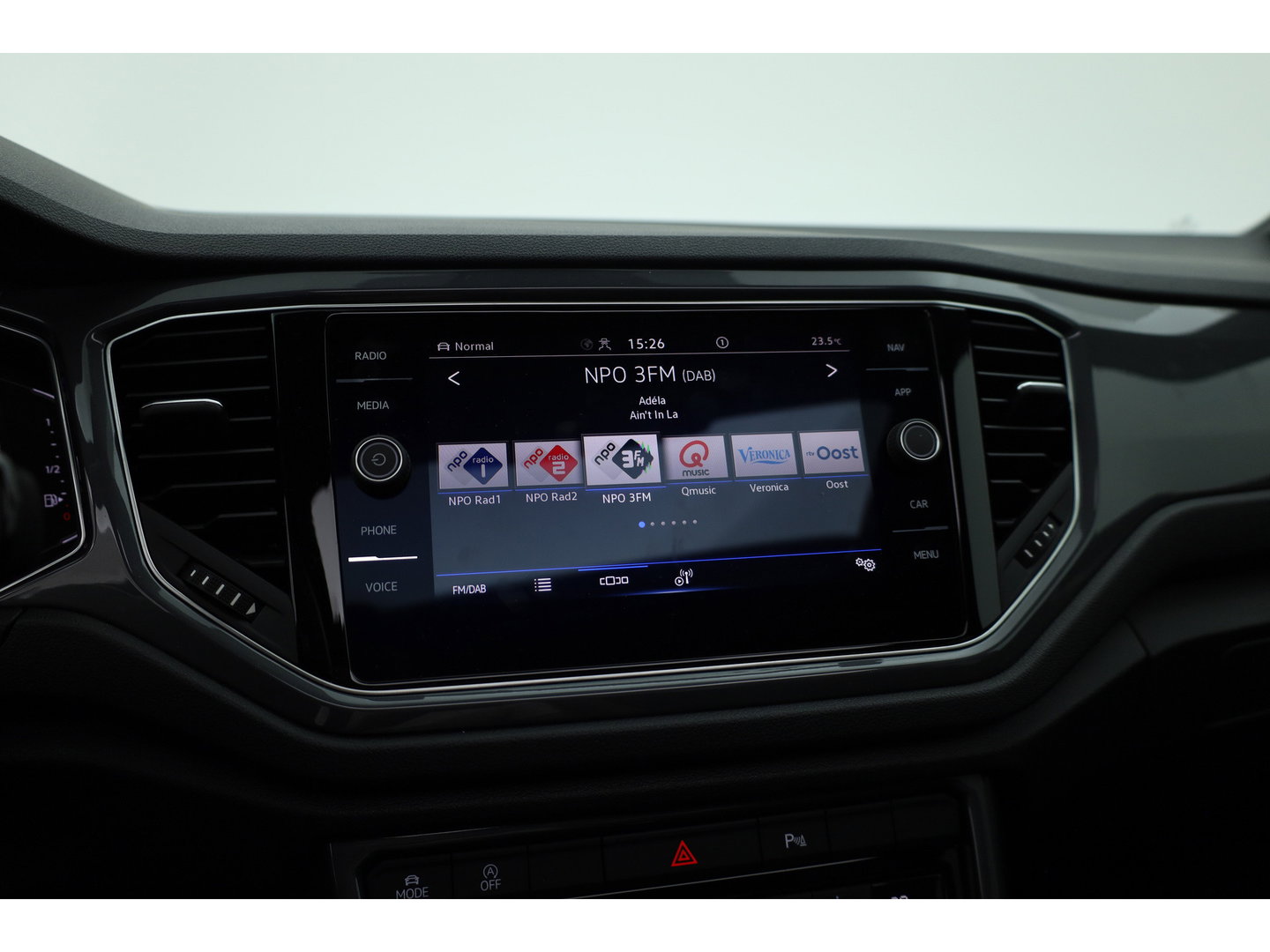 Volkswagen T-Roc 1.5 TSI Sport Business R | Rijklaar! | Pano | Trekhaak | Camera | Adapt. Cruise | Stoelverw. | Apple CarPlay | 19''