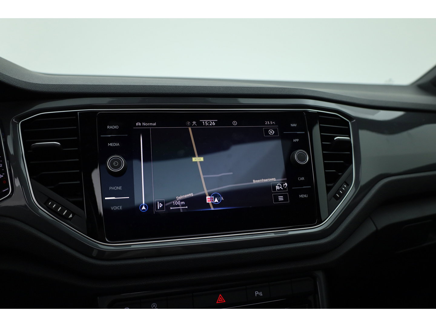 Volkswagen T-Roc 1.5 TSI Sport Business R | Rijklaar! | Pano | Trekhaak | Camera | Adapt. Cruise | Stoelverw. | Apple CarPlay | 19''