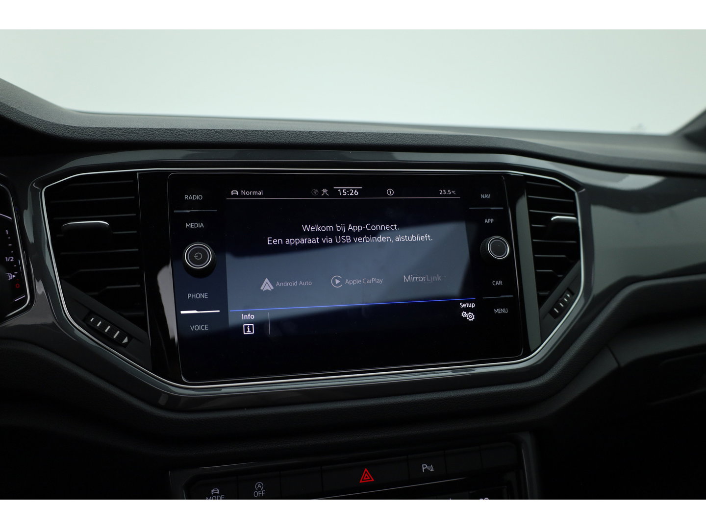 Volkswagen T-Roc 1.5 TSI Sport Business R | Rijklaar! | Pano | Trekhaak | Camera | Adapt. Cruise | Stoelverw. | Apple CarPlay | 19''