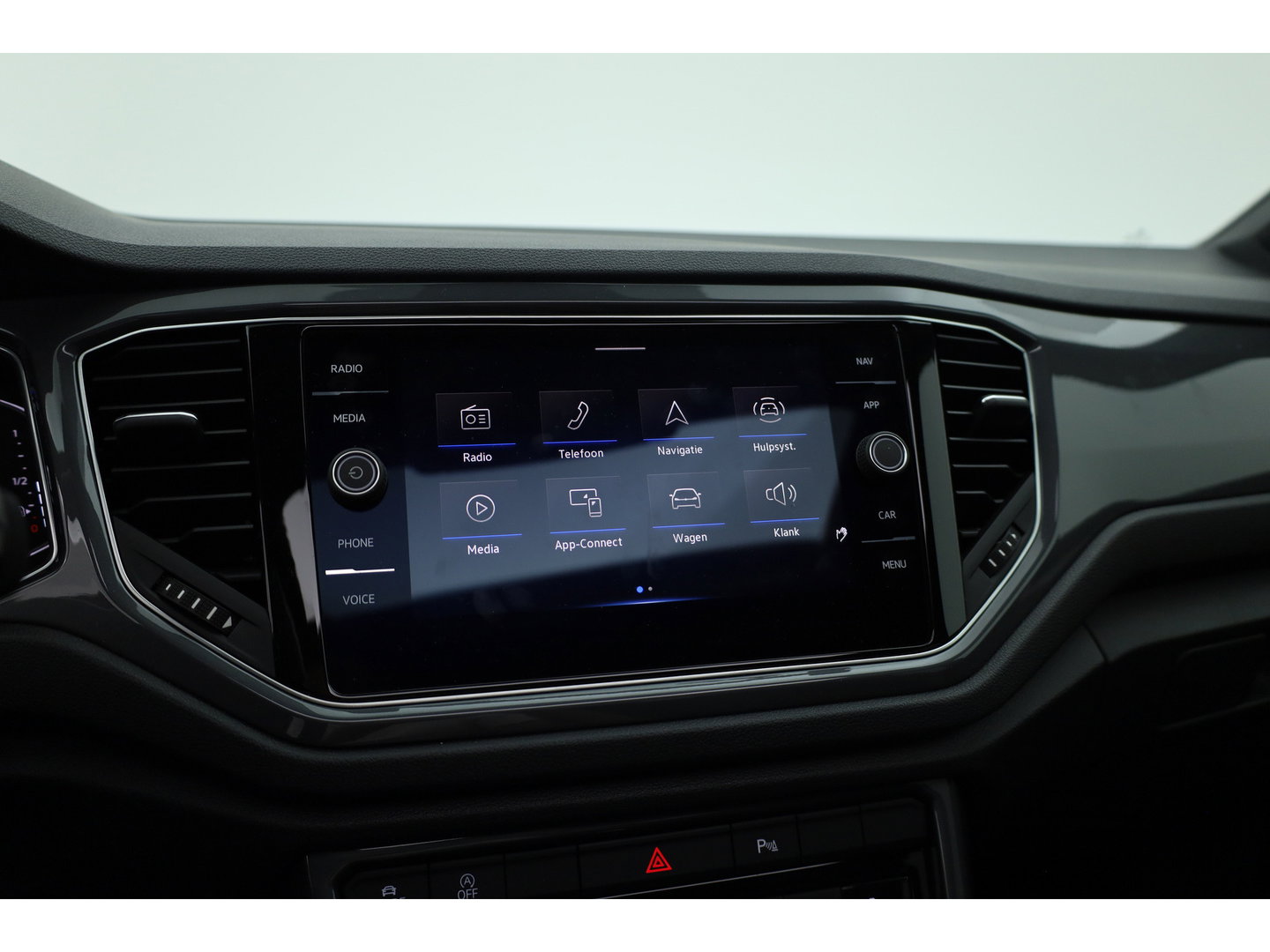 Volkswagen T-Roc 1.5 TSI Sport Business R | Rijklaar! | Pano | Trekhaak | Camera | Adapt. Cruise | Stoelverw. | Apple CarPlay | 19''