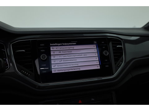 Volkswagen T-Roc 1.5 TSI Sport Business R | Rijklaar! | Pano | Trekhaak | Camera | Adapt. Cruise | Stoelverw. | Apple CarPlay | 19''