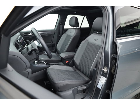 Volkswagen T-Roc 1.5 TSI Sport Business R | Rijklaar! | Pano | Trekhaak | Camera | Adapt. Cruise | Stoelverw. | Apple CarPlay | 19''