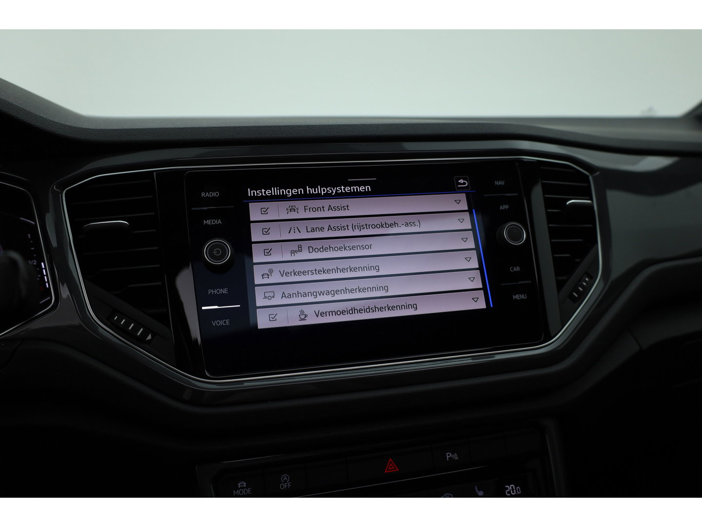 Volkswagen T-Roc 1.5 TSI Sport Business R | Rijklaar! | Pano | Trekhaak | Camera | Adapt. Cruise | Stoelverw. | Apple CarPlay | 19''