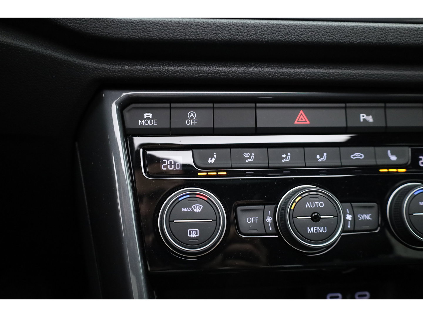 Volkswagen T-Roc 1.5 TSI Sport Business R | Rijklaar! | Pano | Trekhaak | Camera | Adapt. Cruise | Stoelverw. | Apple CarPlay | 19''