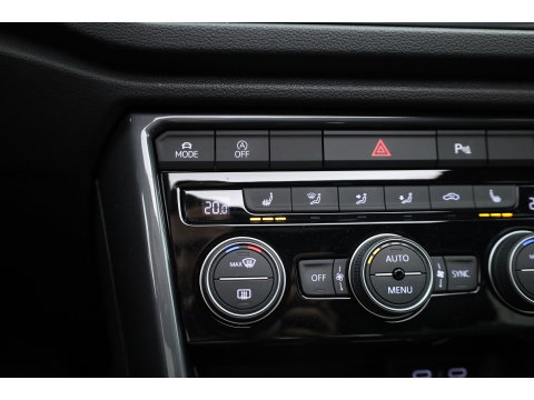 Volkswagen T-Roc 1.5 TSI Sport Business R | Rijklaar! | Pano | Trekhaak | Camera | Adapt. Cruise | Stoelverw. | Apple CarPlay | 19''