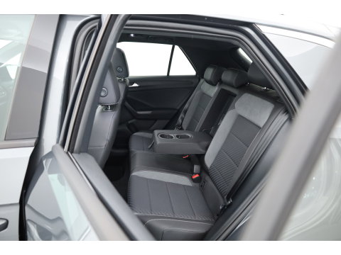Volkswagen T-Roc 1.5 TSI Sport Business R | Rijklaar! | Pano | Trekhaak | Camera | Adapt. Cruise | Stoelverw. | Apple CarPlay | 19''