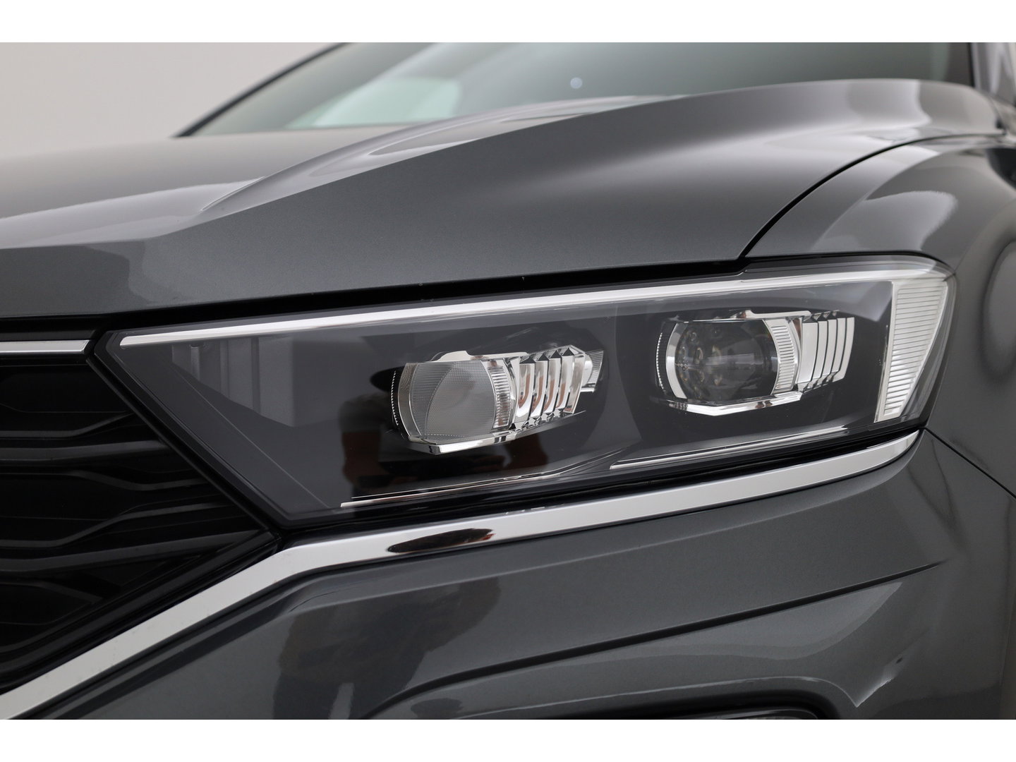 Volkswagen T-Roc 1.5 TSI Sport Business R | Rijklaar! | Pano | Trekhaak | Camera | Adapt. Cruise | Stoelverw. | Apple CarPlay | 19''