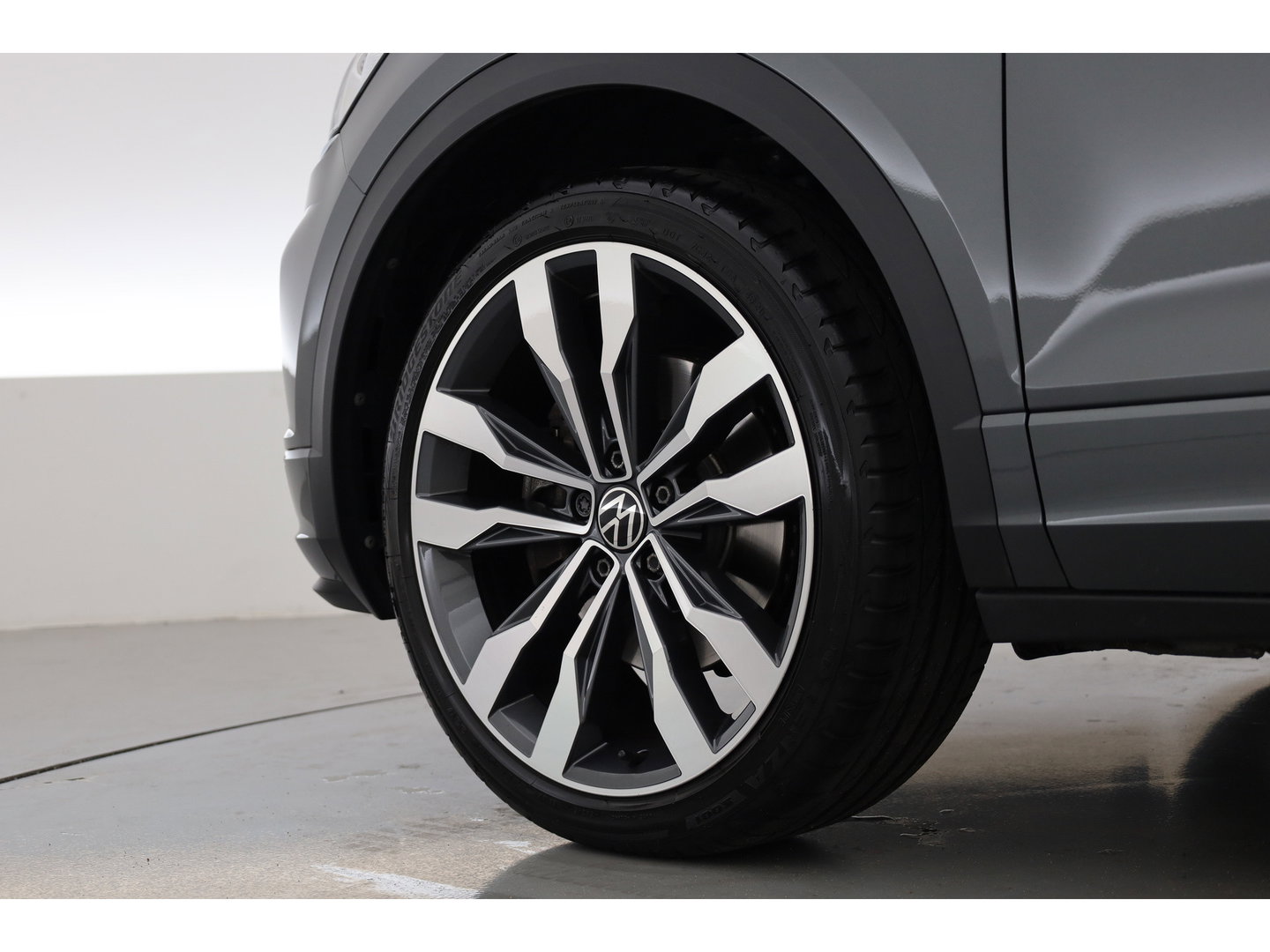 Volkswagen T-Roc 1.5 TSI Sport Business R | Rijklaar! | Pano | Trekhaak | Camera | Adapt. Cruise | Stoelverw. | Apple CarPlay | 19''