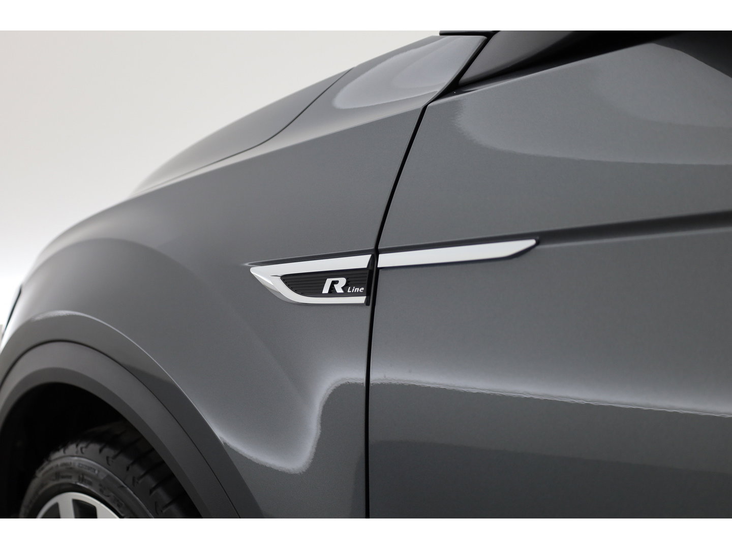 Volkswagen T-Roc 1.5 TSI Sport Business R | Rijklaar! | Pano | Trekhaak | Camera | Adapt. Cruise | Stoelverw. | Apple CarPlay | 19''