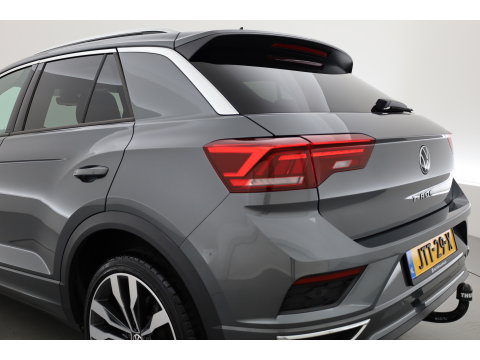 Volkswagen T-Roc 1.5 TSI Sport Business R | Rijklaar! | Pano | Trekhaak | Camera | Adapt. Cruise | Stoelverw. | Apple CarPlay | 19''