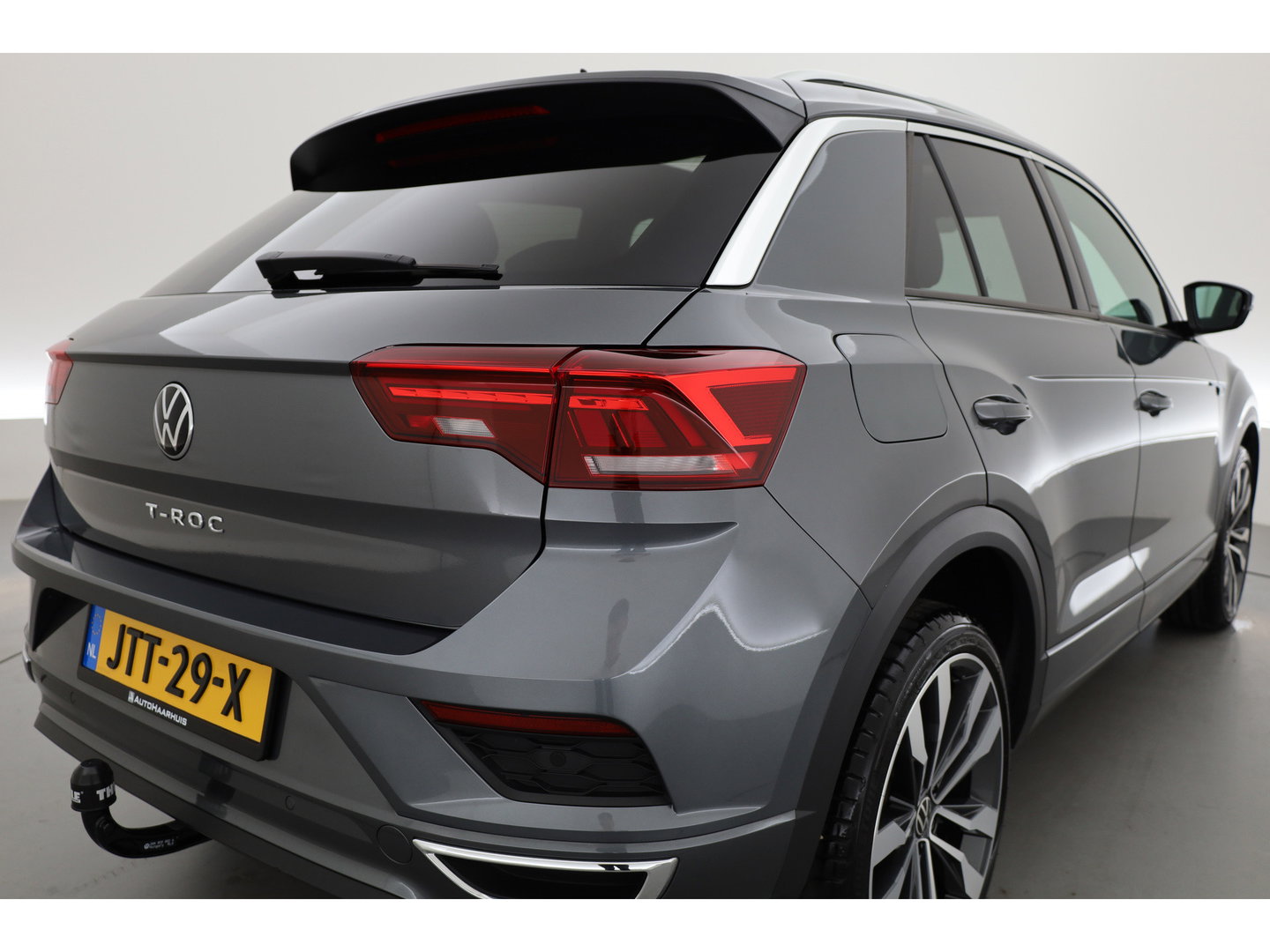 Volkswagen T-Roc 1.5 TSI Sport Business R | Rijklaar! | Pano | Trekhaak | Camera | Adapt. Cruise | Stoelverw. | Apple CarPlay | 19''