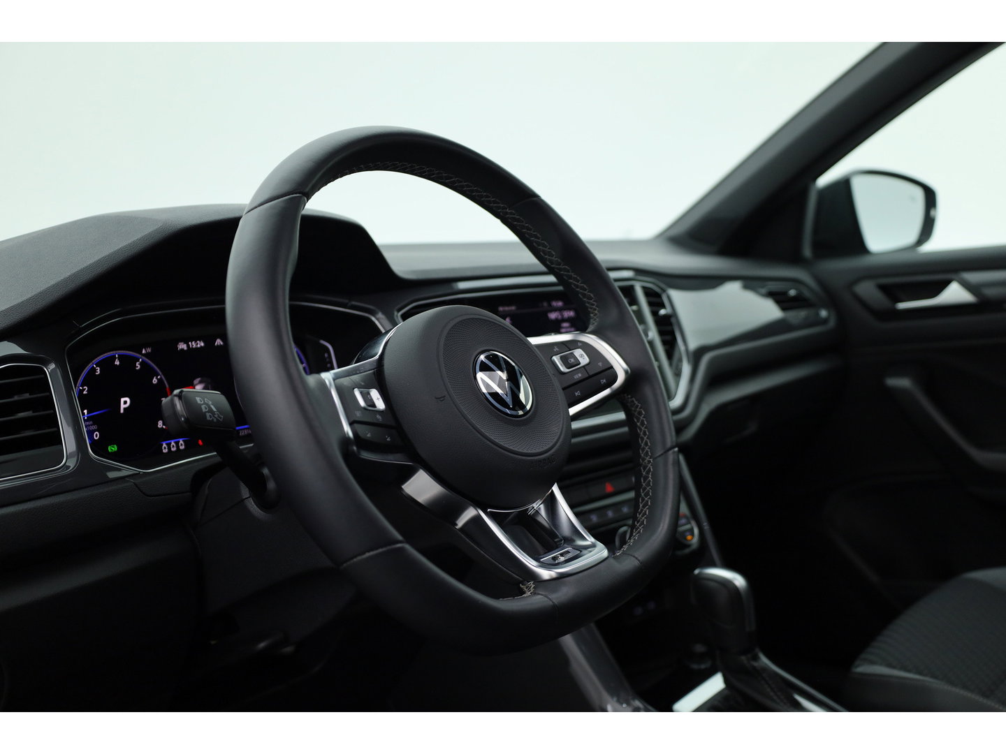 Volkswagen T-Roc 1.5 TSI Sport Business R | Rijklaar! | Pano | Trekhaak | Camera | Adapt. Cruise | Stoelverw. | Apple CarPlay | 19''