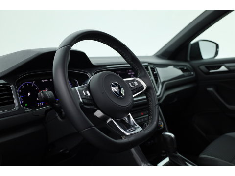 Volkswagen T-Roc 1.5 TSI Sport Business R | Rijklaar! | Pano | Trekhaak | Camera | Adapt. Cruise | Stoelverw. | Apple CarPlay | 19''