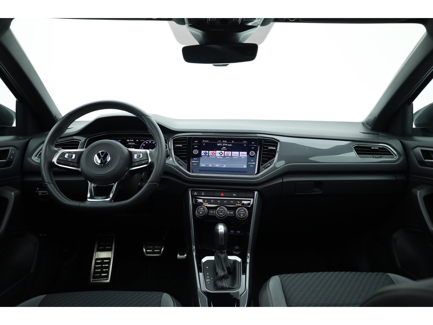 Volkswagen T-Roc 1.5 TSI Sport Business R | Rijklaar! | Pano | Trekhaak | Camera | Adapt. Cruise | Stoelverw. | Apple CarPlay | 19''