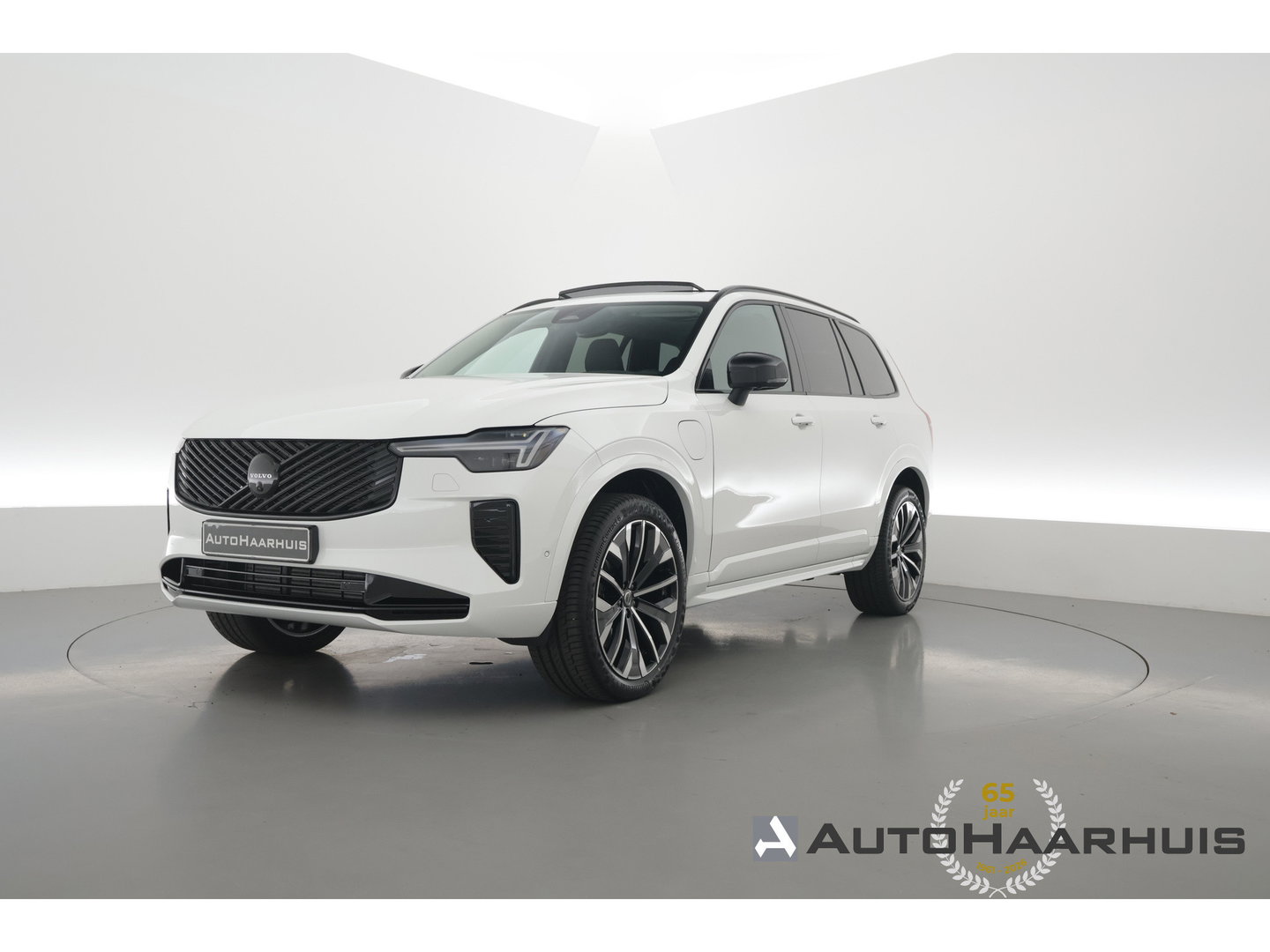 Volvo XC90 2.0 T8 Plug-in hybrid AWD Ultra Dark | Pano | HUD | Luchtvering | 360cam | Stoelventi. | Massage | Elek. Trekhaak | B&W Audio |