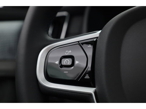 Volvo XC90 2.0 T8 Plug-in hybrid AWD Ultra Dark | Pano | HUD | Luchtvering | 360cam | Stoelventi. | Massage | Elek. Trekhaak | B&W Audio |
